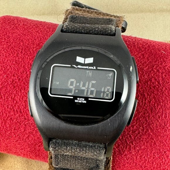 Vestal Men's Multi function Digital Wristwatch - Picture 3 of 7